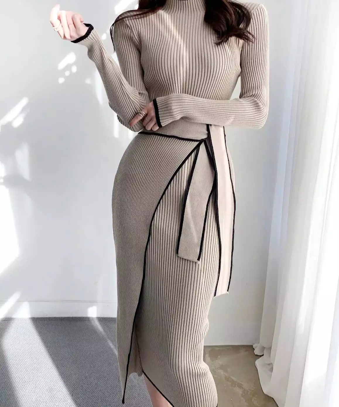 High Neck Contrast Edge Tie Midi Dress